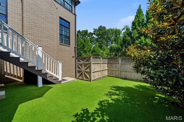 8300 Kingsbury Boulevard, Clayton, MO 63105