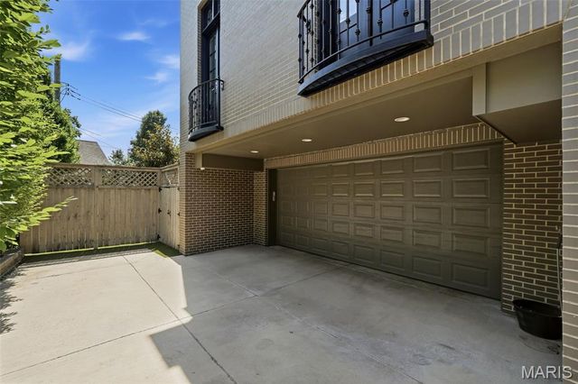 8300 Kingsbury Boulevard, Clayton, MO 63105