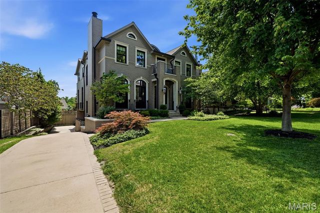 8300 Kingsbury Boulevard, Clayton, MO 63105