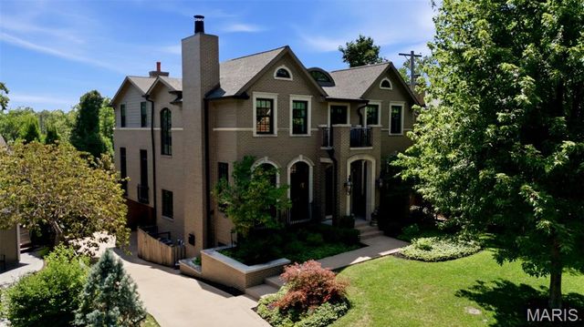 8300 Kingsbury Boulevard, Clayton, MO 63105