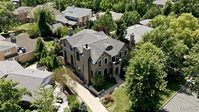 8300 Kingsbury Boulevard, Clayton, MO 63105