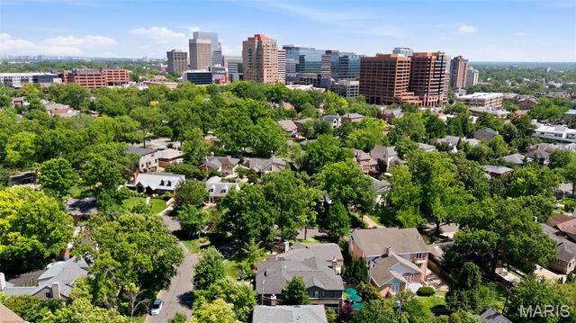 8300 Kingsbury Boulevard, Clayton, MO 63105