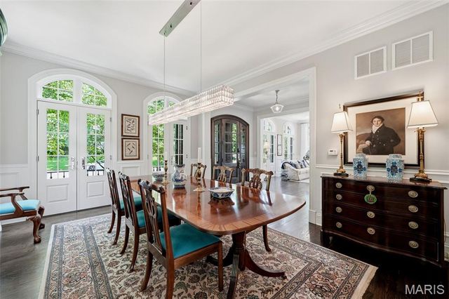 8300 Kingsbury Boulevard, Clayton, MO 63105