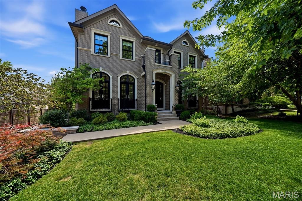 8300 Kingsbury Boulevard, Clayton, MO 63105