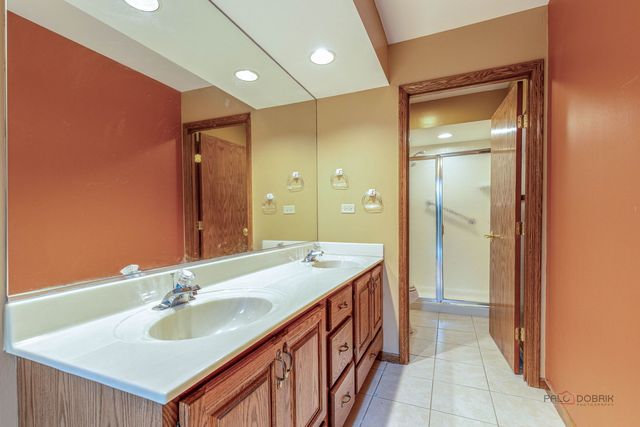 822 Brian Court, Gurnee, IL 60031