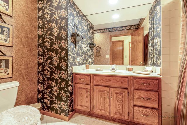 822 Brian Court, Gurnee, IL 60031