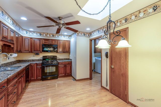 822 Brian Court, Gurnee, IL 60031