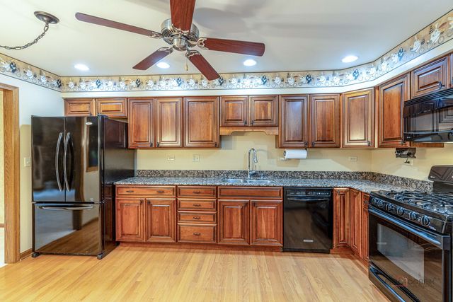 822 Brian Court, Gurnee, IL 60031