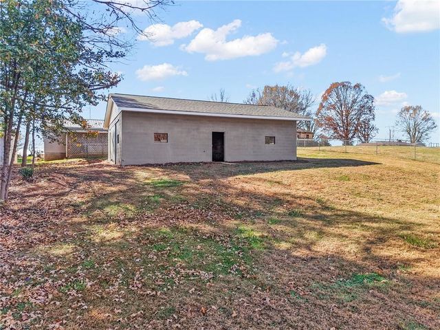 252 Pilotview Loop, Stokesdale, NC 27025
