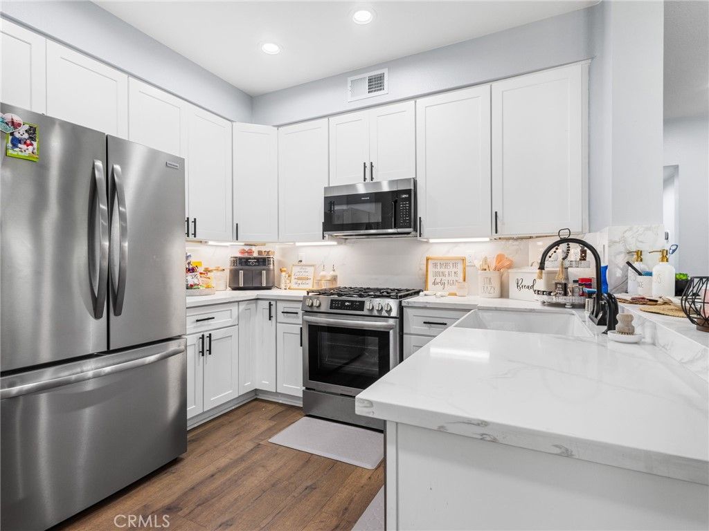 Image 22 of property listing at 31422 Heitz, Temecula, CA 92591