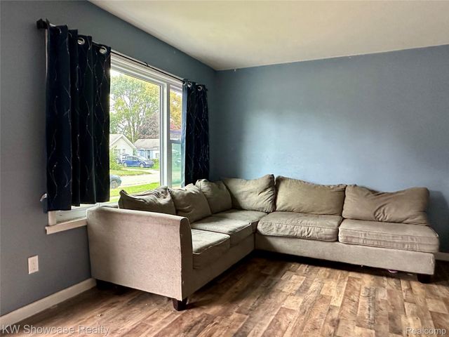 1530 E Evelyn Avenue, Hazel Park, MI 48030