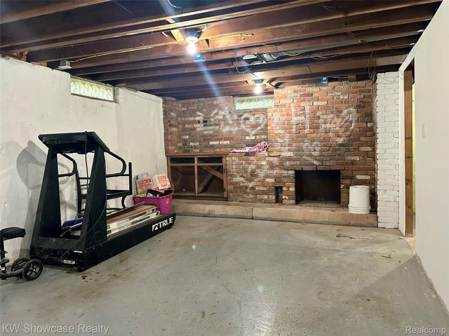 1530 E Evelyn Avenue, Hazel Park, MI 48030