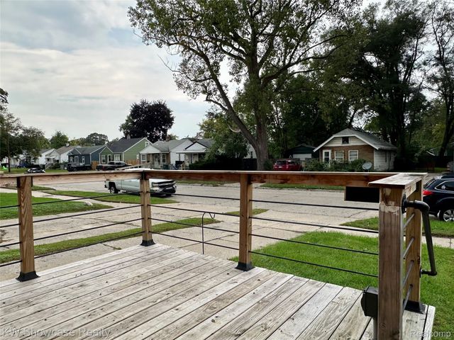 1530 E Evelyn Avenue, Hazel Park, MI 48030