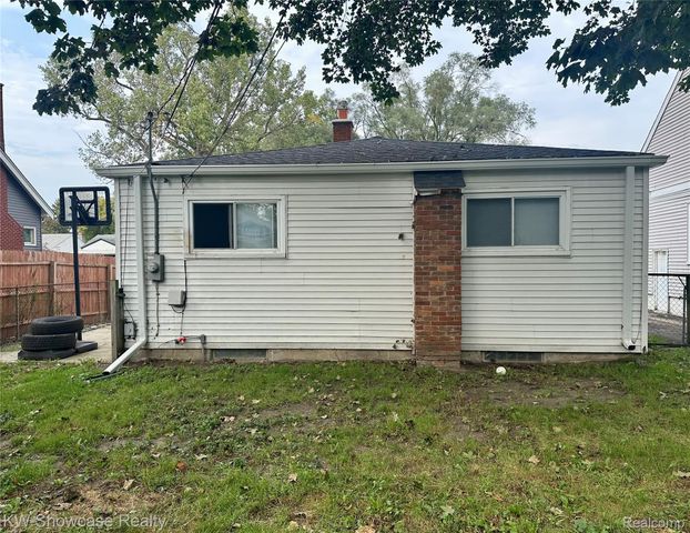 1530 E Evelyn Avenue, Hazel Park, MI 48030