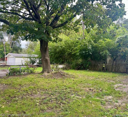 1530 E Evelyn Avenue, Hazel Park, MI 48030