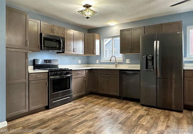 1530 E Evelyn Avenue, Hazel Park, MI 48030