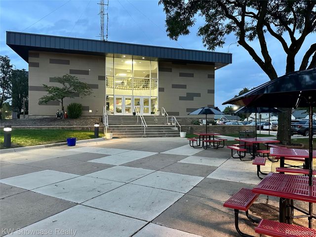 1530 E Evelyn Avenue, Hazel Park, MI 48030