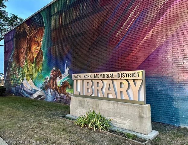 1530 E Evelyn Avenue, Hazel Park, MI 48030