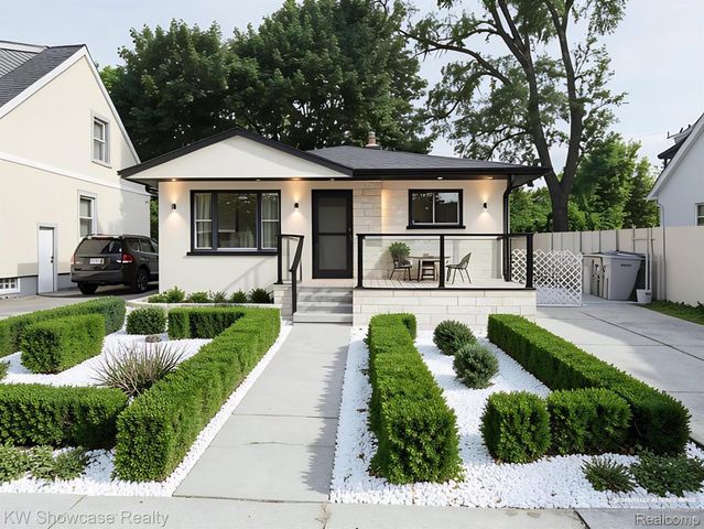 1530 E Evelyn Avenue, Hazel Park, MI 48030