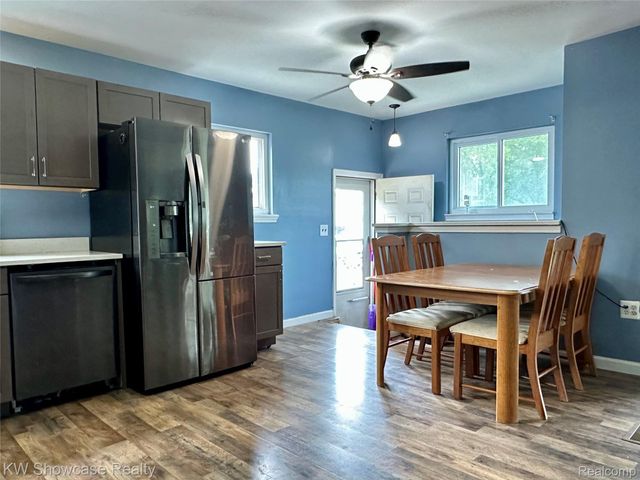 1530 E Evelyn Avenue, Hazel Park, MI 48030