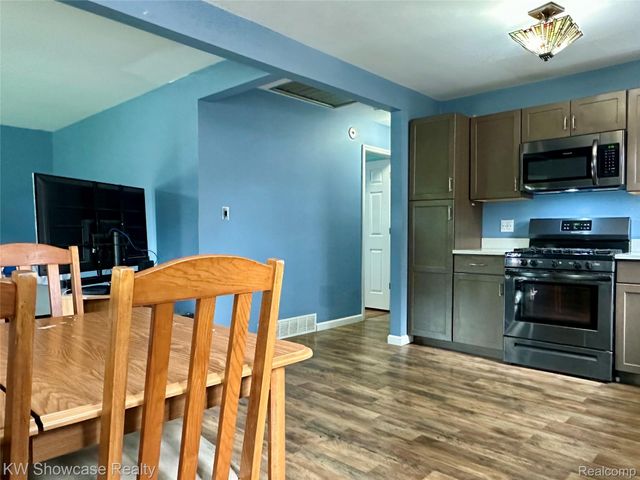 1530 E Evelyn Avenue, Hazel Park, MI 48030
