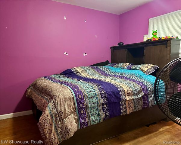1530 E Evelyn Avenue, Hazel Park, MI 48030