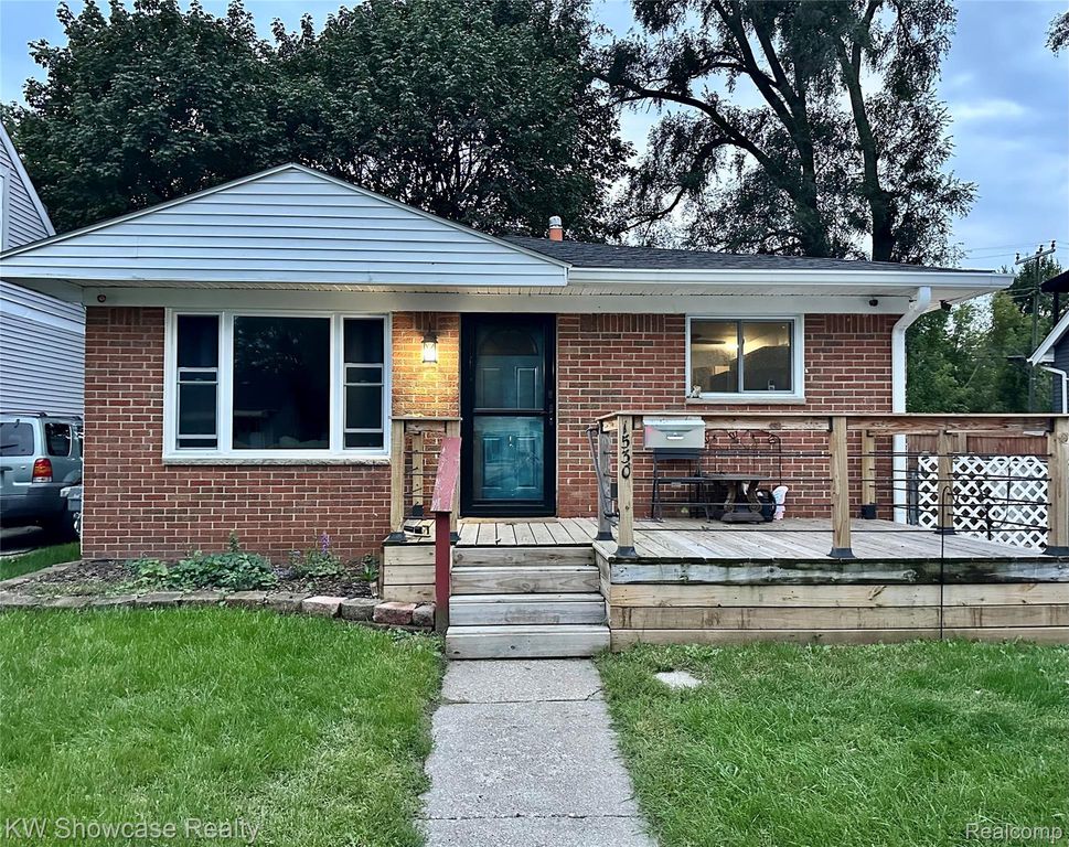 1530 E Evelyn Avenue, Hazel Park, MI 48030