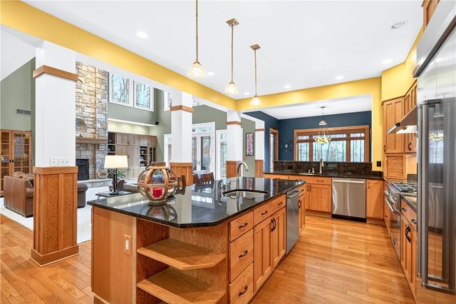 132 Twin Oaks Ln, Penn Twp, PA 15085