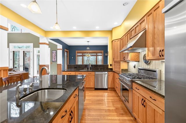 132 Twin Oaks Ln, Penn Twp, PA 15085