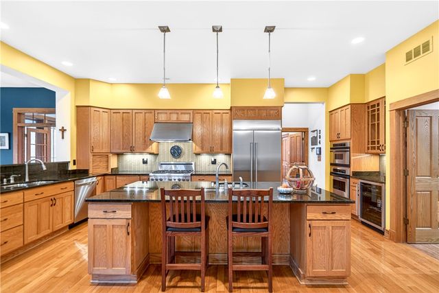 132 Twin Oaks Ln, Penn Twp, PA 15085
