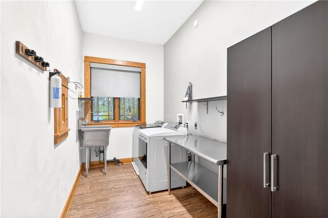 132 Twin Oaks Ln, Penn Twp, PA 15085