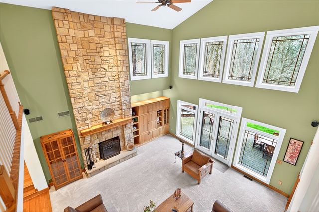 132 Twin Oaks Ln, Penn Twp, PA 15085