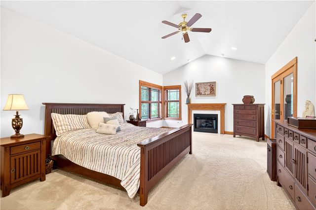132 Twin Oaks Ln, Penn Twp, PA 15085