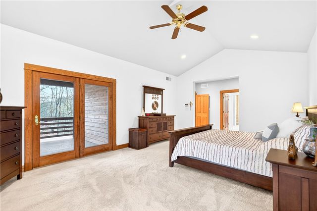 132 Twin Oaks Ln, Penn Twp, PA 15085