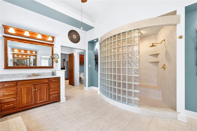 132 Twin Oaks Ln, Penn Twp, PA 15085