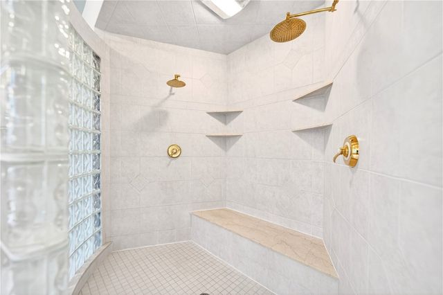 132 Twin Oaks Ln, Penn Twp, PA 15085