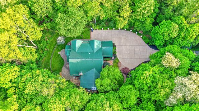 132 Twin Oaks Ln, Penn Twp, PA 15085
