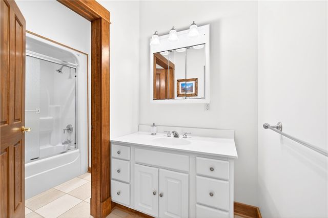 132 Twin Oaks Ln, Penn Twp, PA 15085