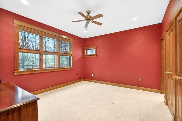 132 Twin Oaks Ln, Penn Twp, PA 15085