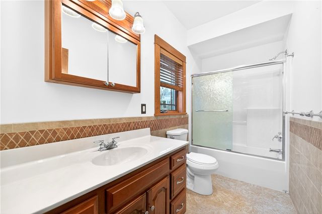 132 Twin Oaks Ln, Penn Twp, PA 15085