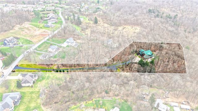132 Twin Oaks Ln, Penn Twp, PA 15085