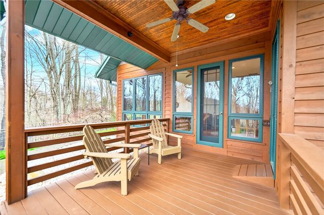 132 Twin Oaks Ln, Penn Twp, PA 15085