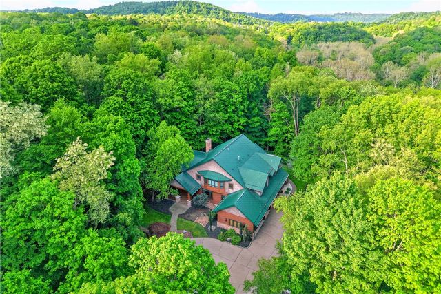 132 Twin Oaks Ln, Penn Twp, PA 15085