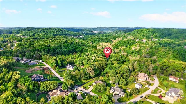 132 Twin Oaks Ln, Penn Twp, PA 15085