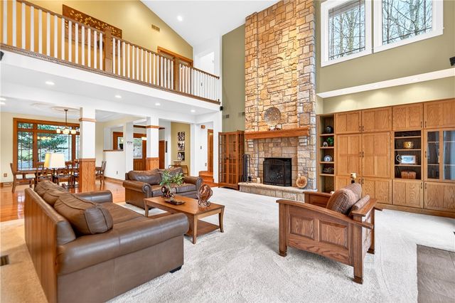 132 Twin Oaks Ln, Penn Twp, PA 15085