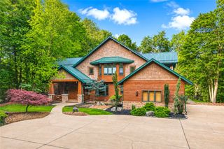132 Twin Oaks Ln, Penn Twp, PA 15085