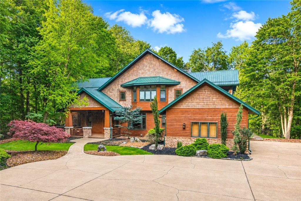 132 Twin Oaks Ln, Penn Twp, PA 15085
