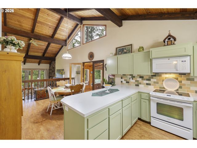 32575 Ne POISON OAK Ln, Newberg, OR 97132