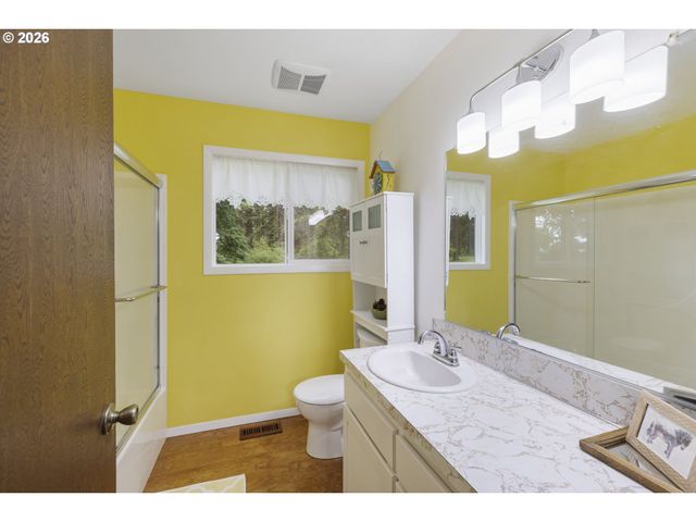 32575 Ne POISON OAK Ln, Newberg, OR 97132
