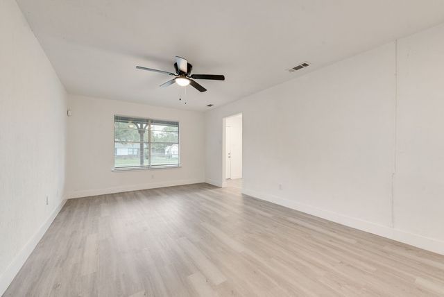 6048 Hillcrest Drive, Watauga, TX 76148